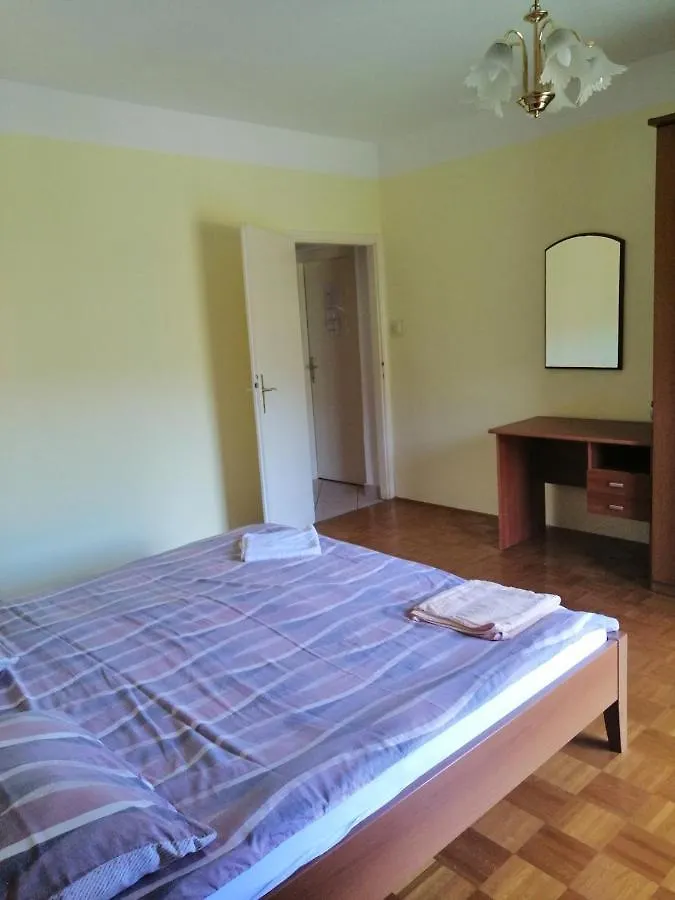 Apartments Branka Ika 0*,